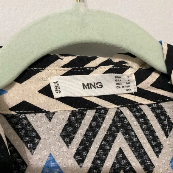 Geometric Patterned Blouse - Picture 2 of 7